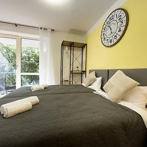  Apartment Immostay S#2 Zimmer - Free Parking & Balkon, Wifi & Naehe Mercedes Benz Deutschland